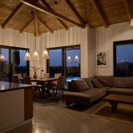 Vilă Yliessa - Luxury Pool Surrounded By Nature