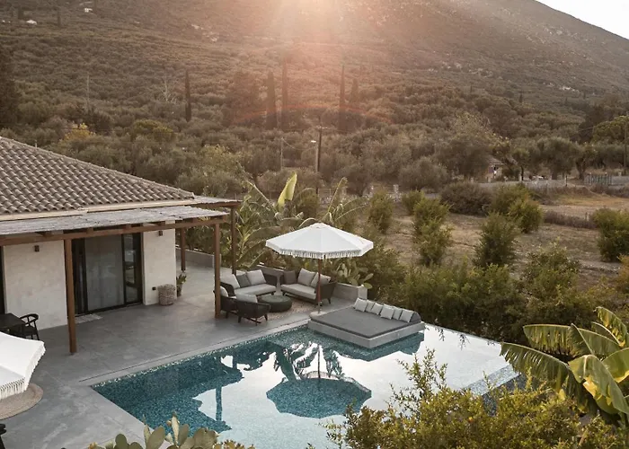 Villa Yliessa - Luxury Pool Surrounded By Nature Drakas