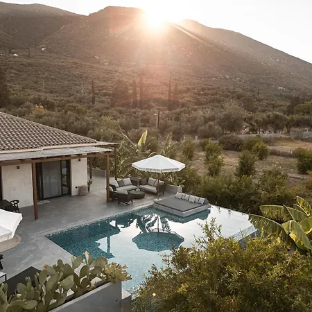 Villa Yliessa - Luxury Pool Surrounded By Nature Drakas